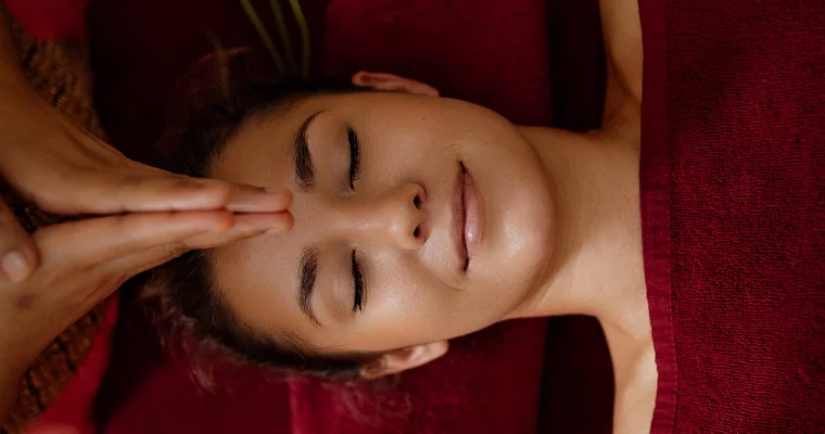 Подарочный сертификат на 8 марта маме на релакс-массаж лица