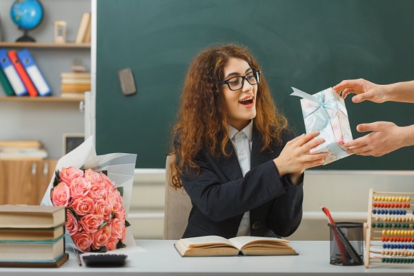 Подарки учителю на последний звонок