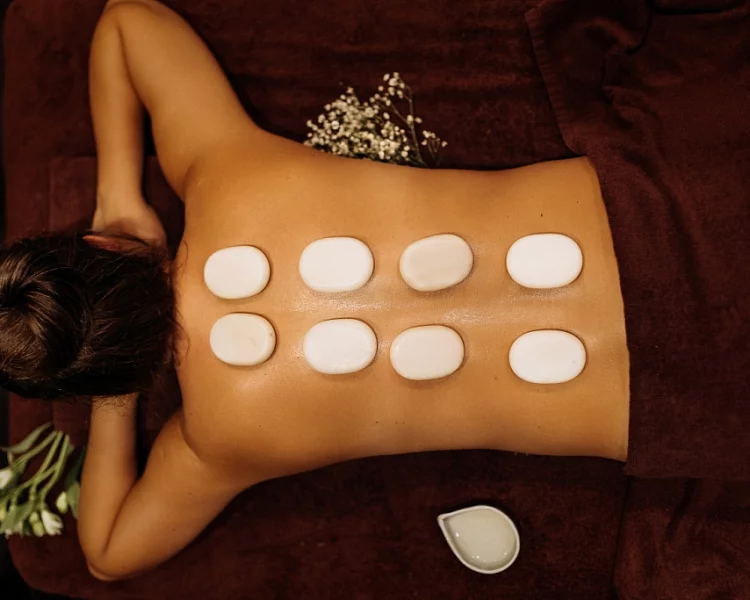 Корпоративный подарок на Новый год - стоун-программа с горячими камнями