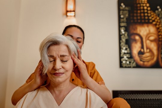 Подарочный сертификат на Рождество на лифтинг-массаж лица