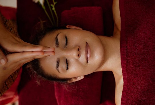 Подарочный сертификат на 8 марта маме на релакс-массаж лица