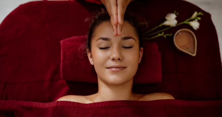 Подарочный сертификат для подруги на Новый год на СПА-программу "SPA для лица"