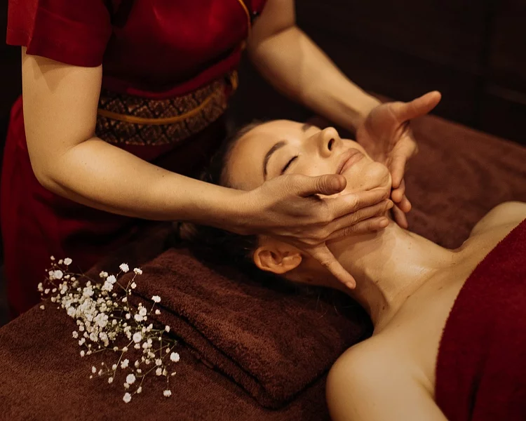 Подарочный сертификат маме на 8 марта на антивозрастной массаж лица