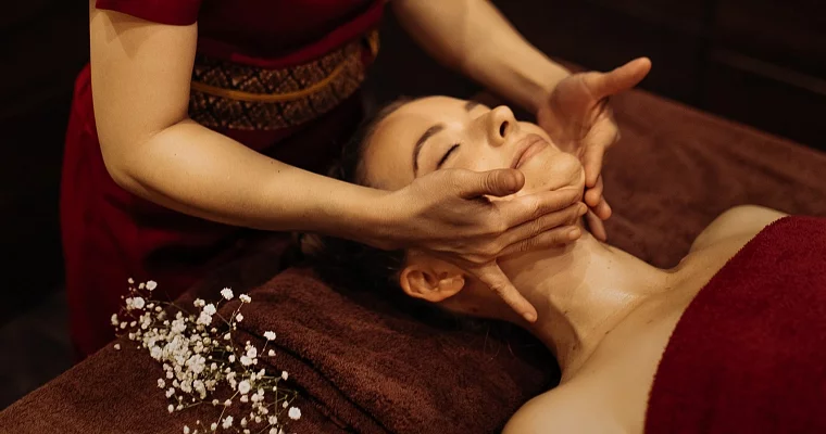 Подарочный сертификат маме на 8 марта на антивозрастной массаж лица