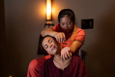 Подарочный сертификат на Новый год на массаж "Ломи-ломи"